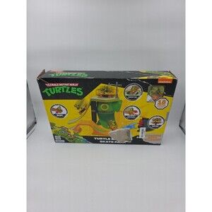 Teenage Mutant Ninja Turtles Turtle Madness Skate Park with Switch Kick Skater
